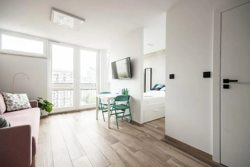 Unique Studio With Stunning View & Netflix Warsaw 0*,